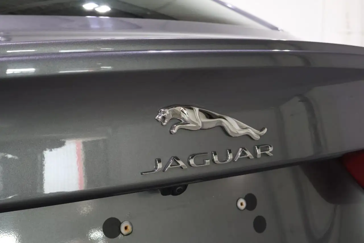 Jaguar XE снимка Jaguar XE