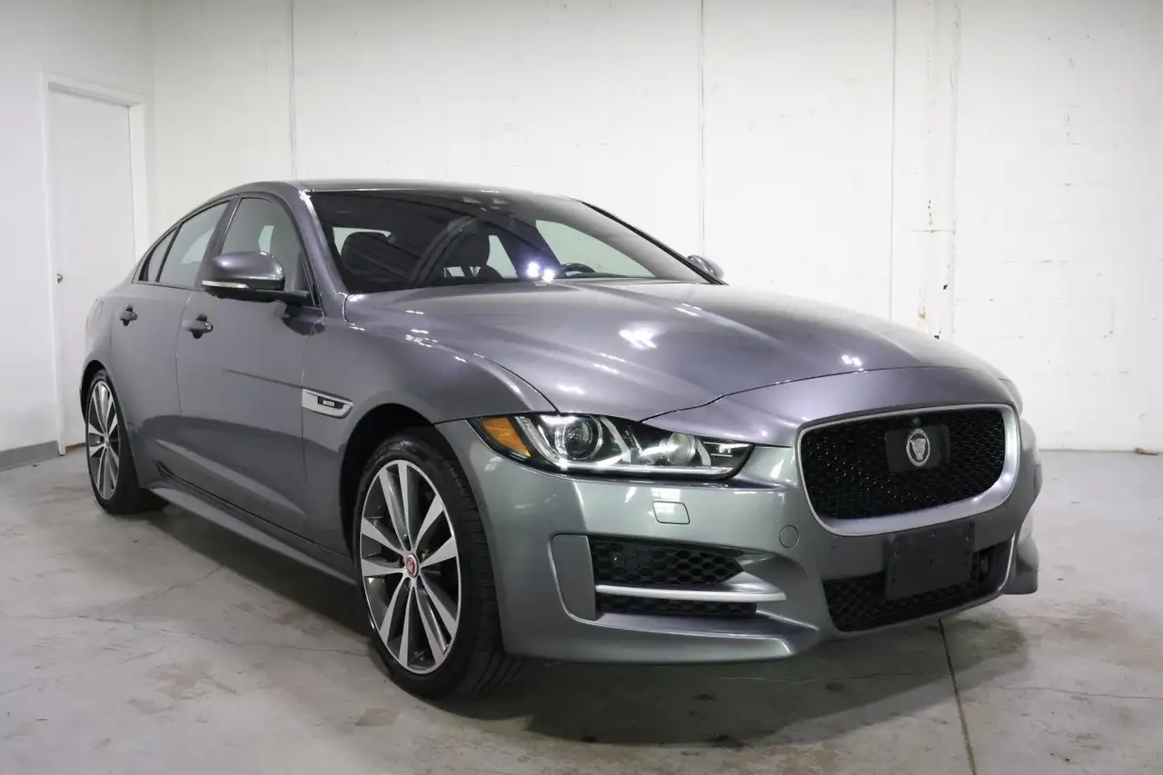 Jaguar XE снимка Jaguar XE