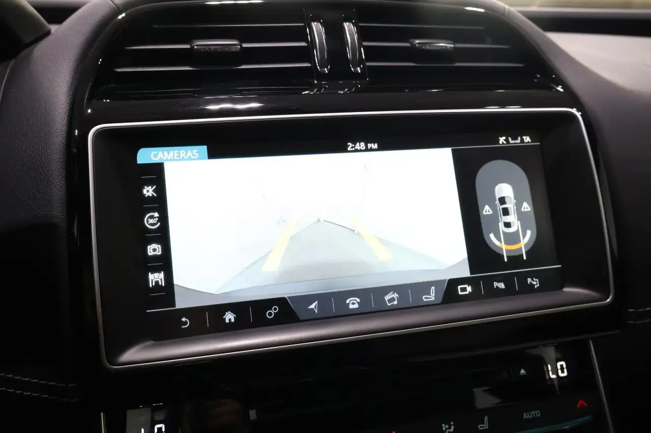 Jaguar XE снимка Jaguar XE