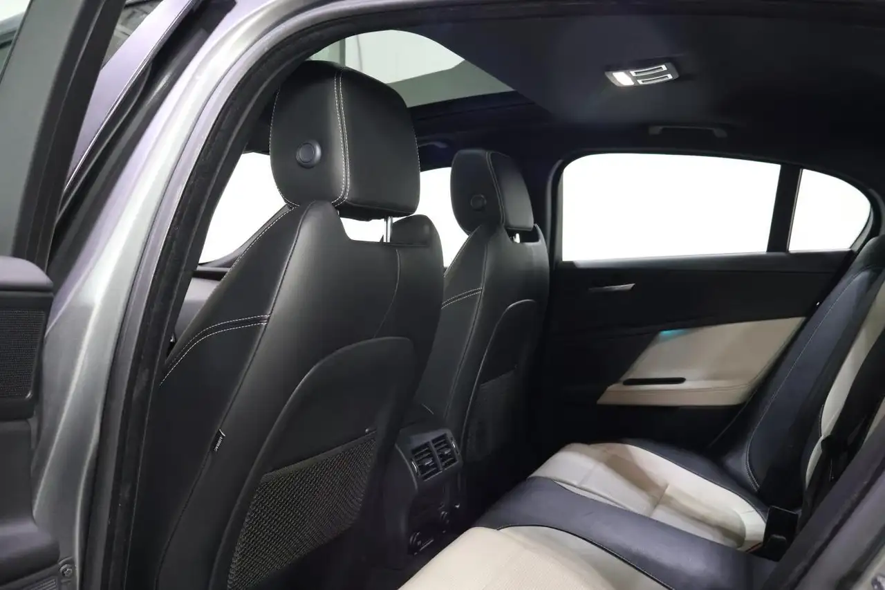 Jaguar XE снимка Jaguar XE
