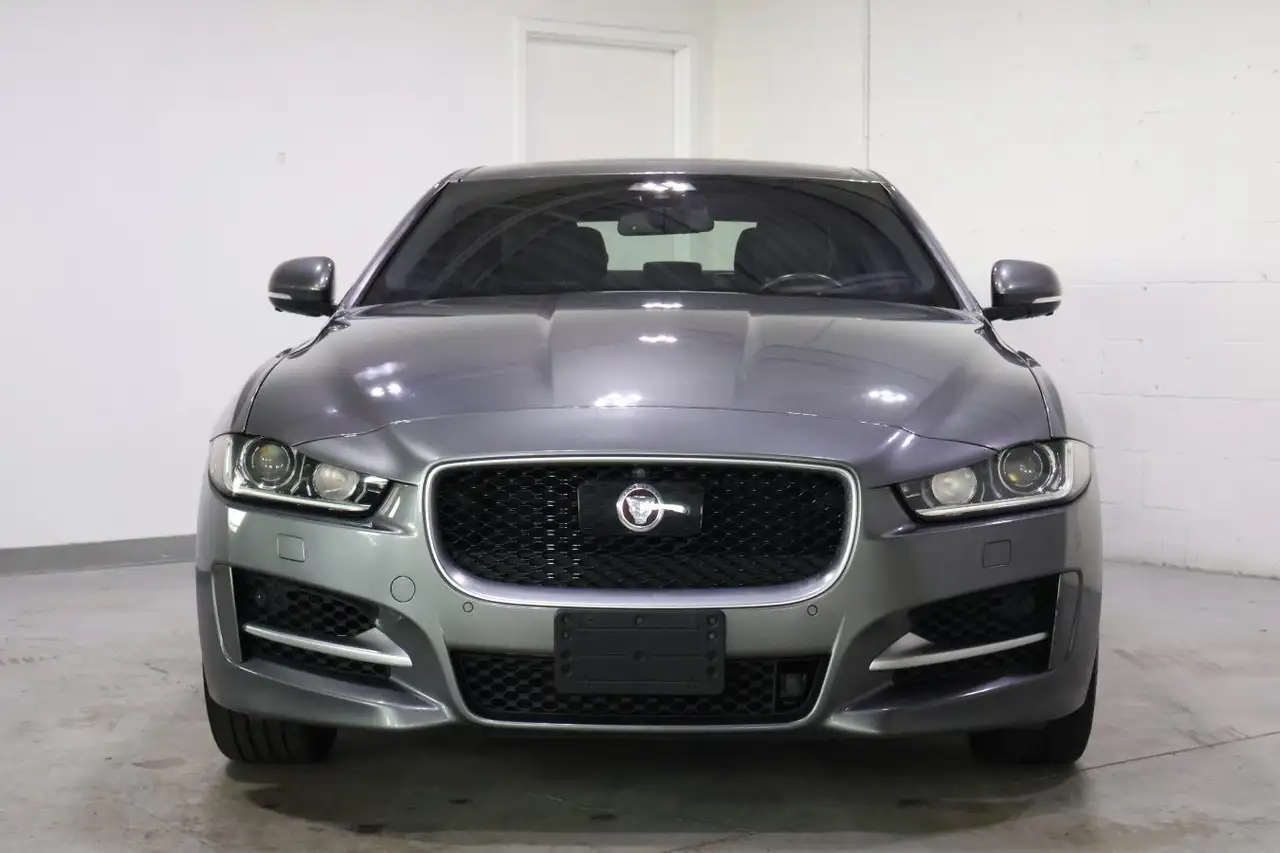 Jaguar XE снимка Jaguar XE