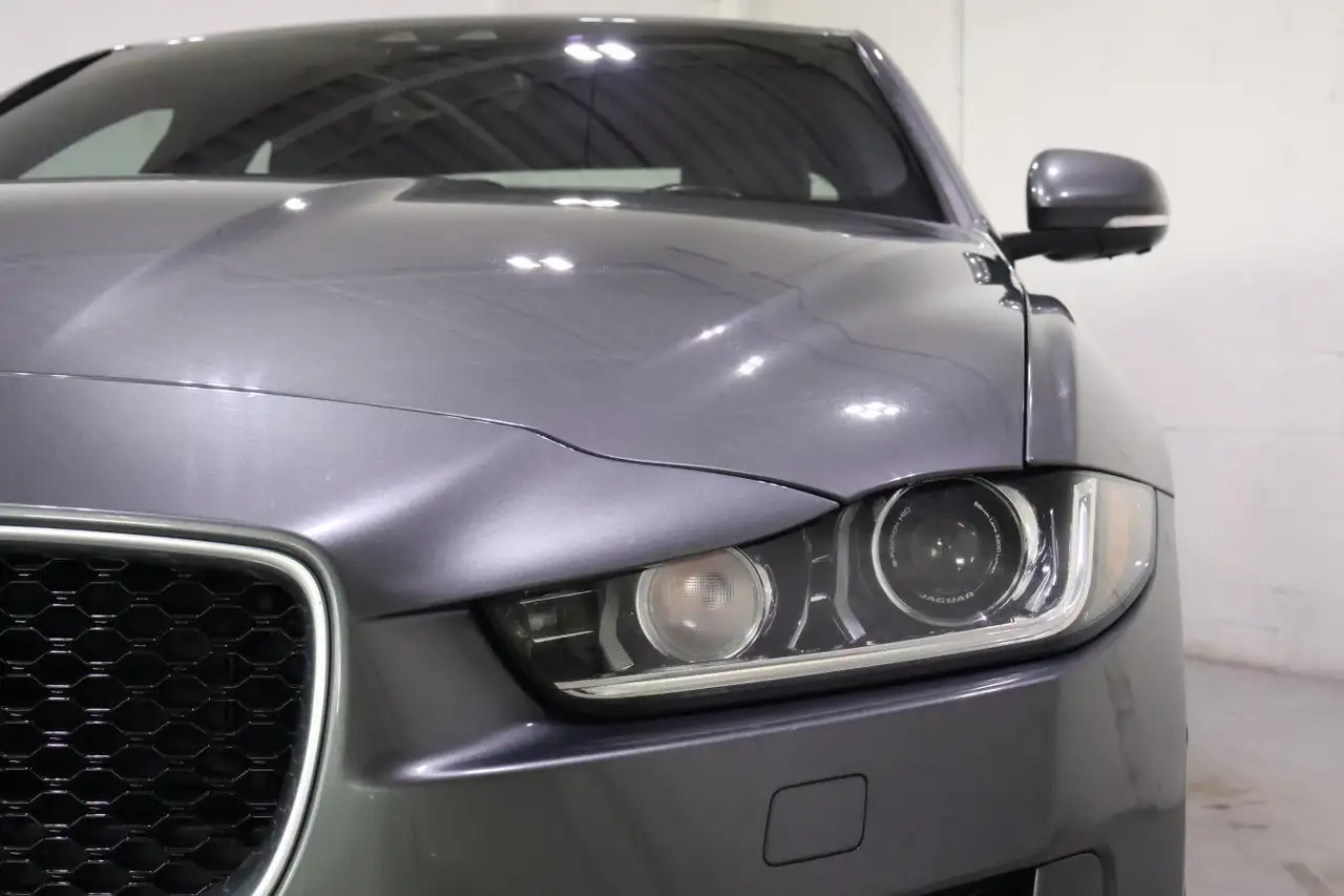Jaguar XE снимка Jaguar XE