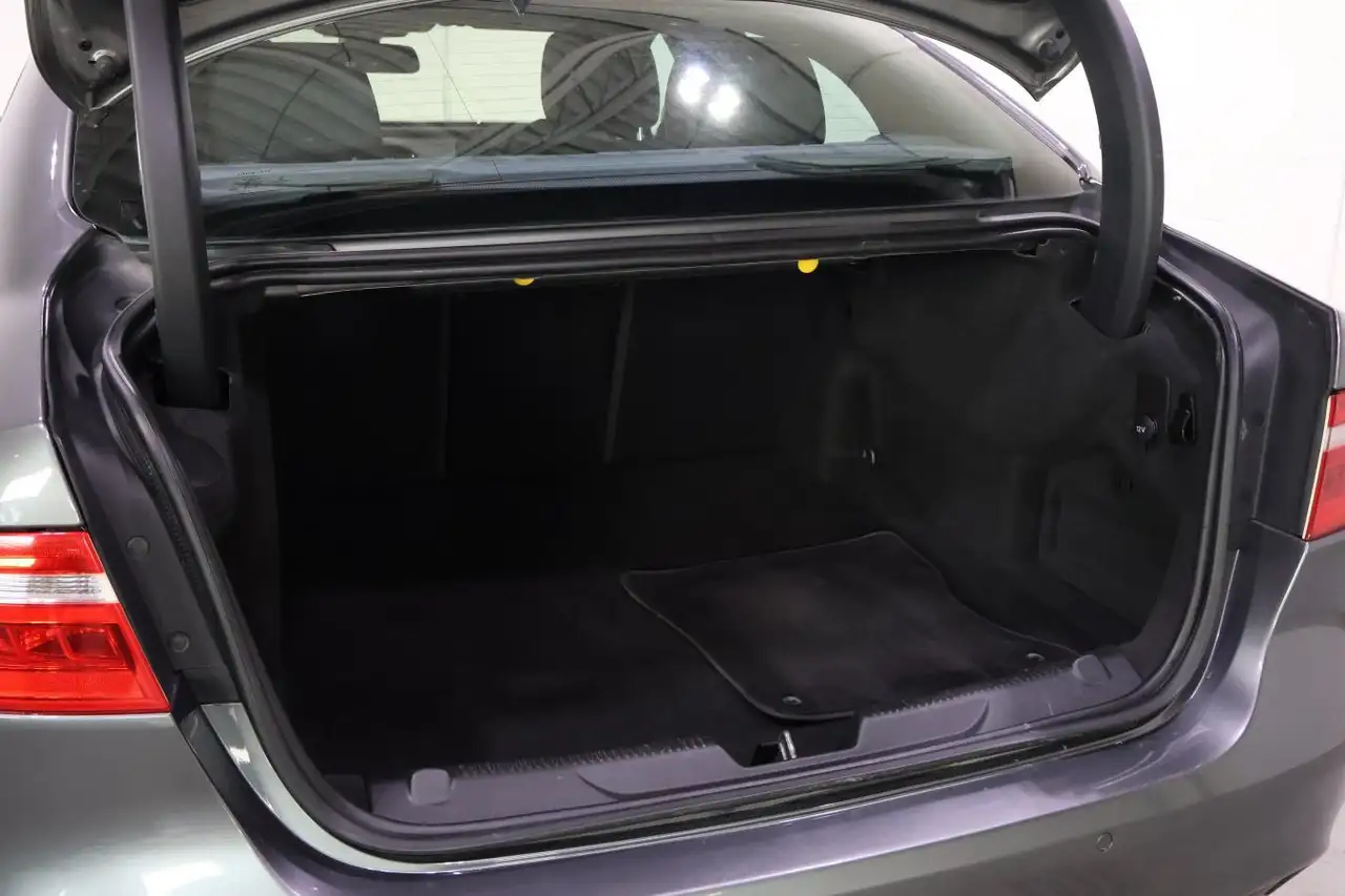Jaguar XE снимка Jaguar XE