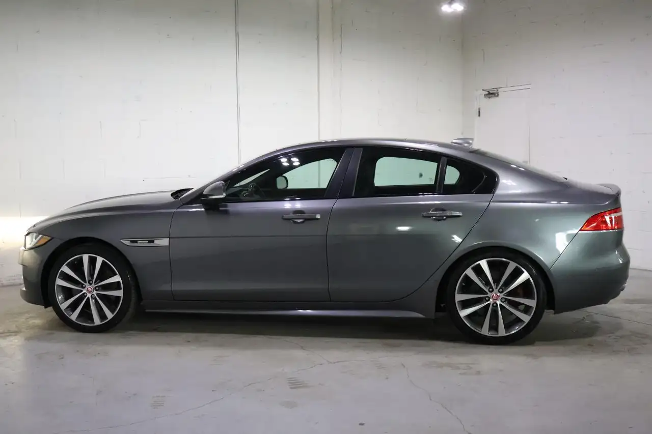 Jaguar XE снимка Jaguar XE