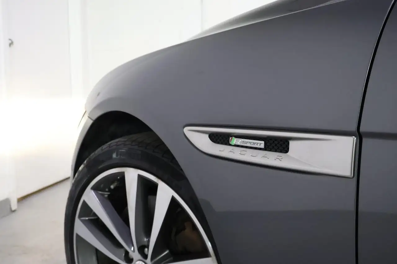 Jaguar XE снимка Jaguar XE