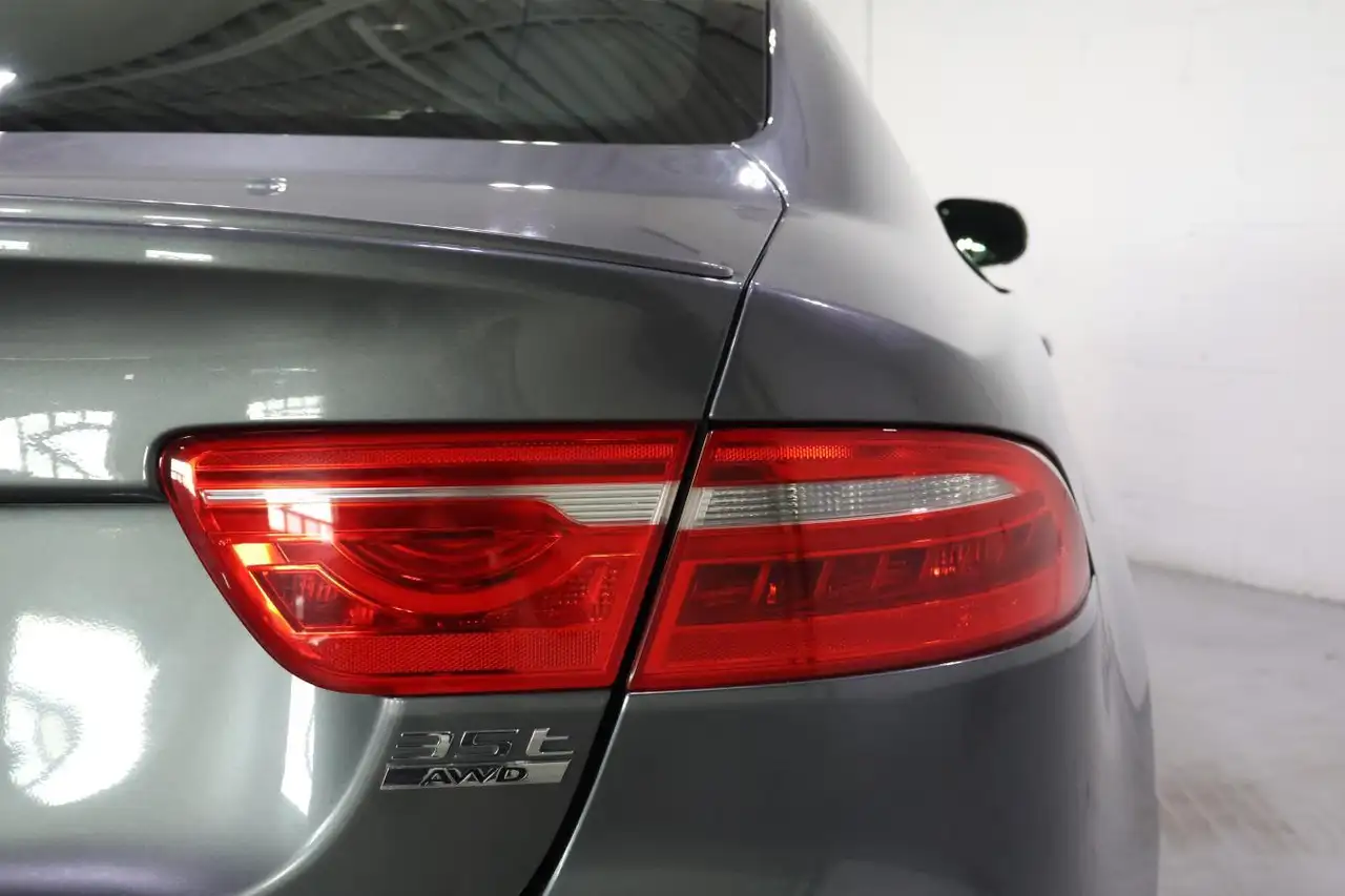 Jaguar XE снимка Jaguar XE