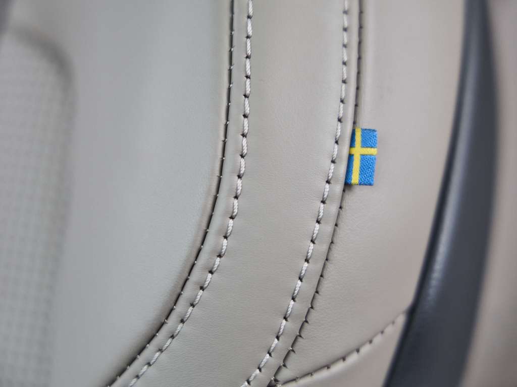 2025 Volvo XC90 Plug in!! Ultra Bright Theme + BOWERS AND WILKINS thumb 25