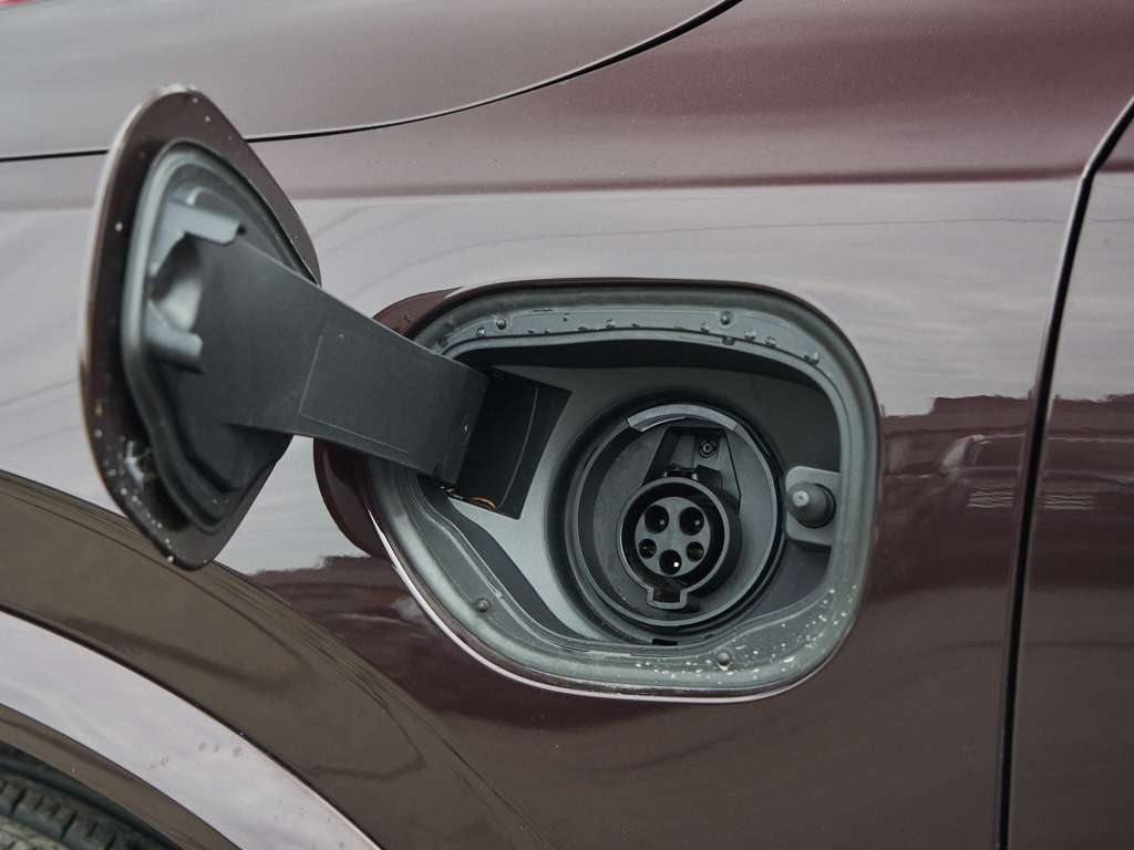 2025 Volvo XC90 Plug in!! Ultra Bright Theme + BOWERS AND WILKINS thumb 9