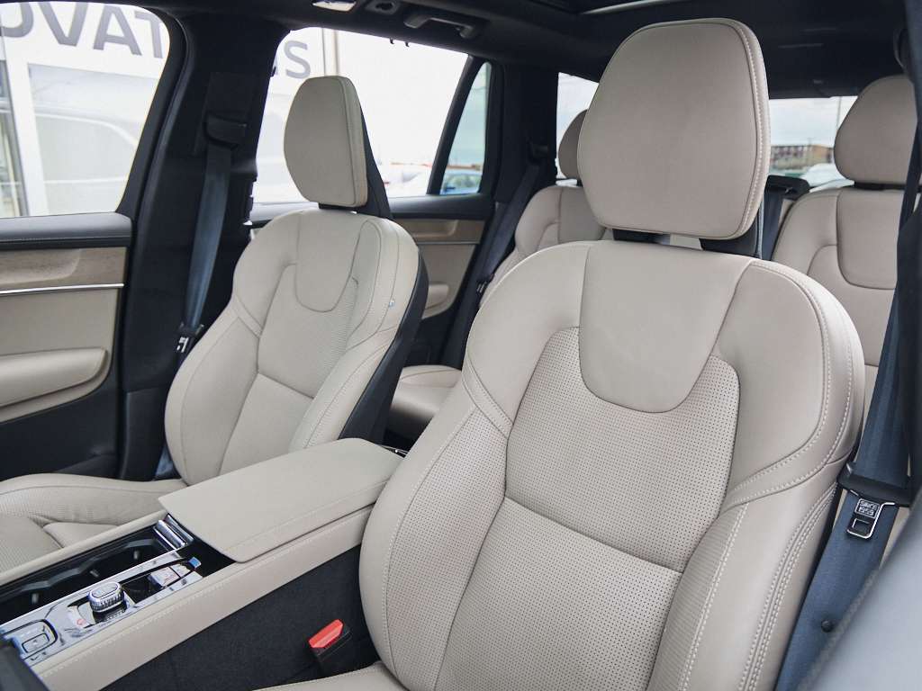 2025 Volvo XC90 Plug in!! Ultra Bright Theme + BOWERS AND WILKINS thumb 16