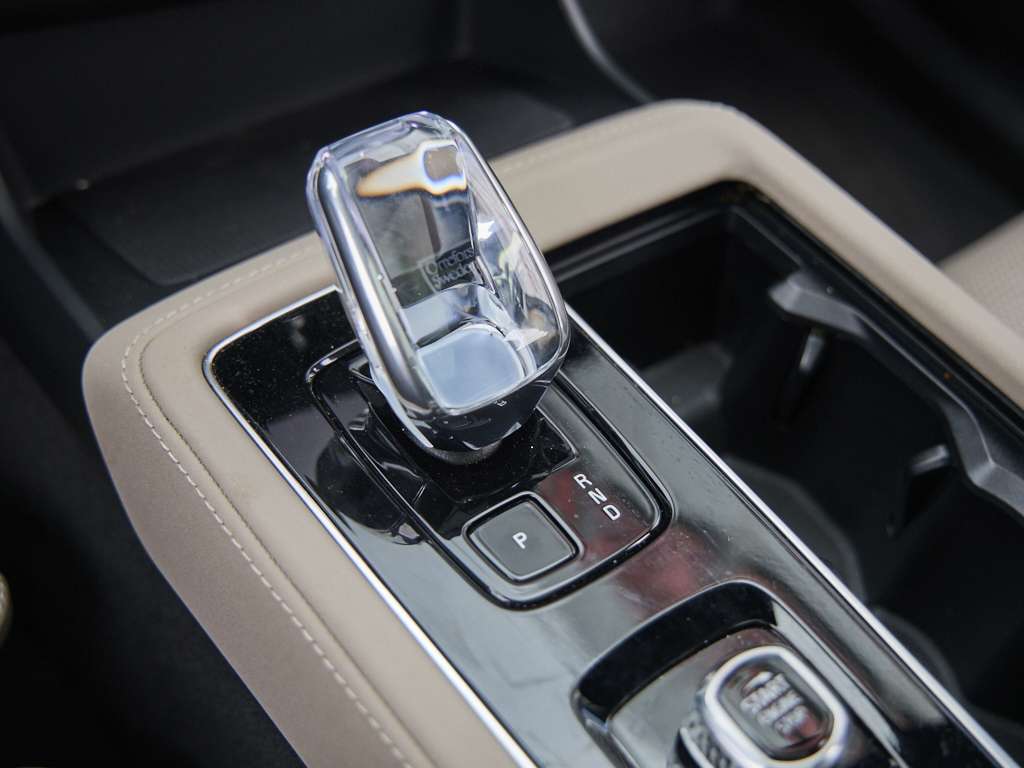 2025 Volvo XC90 Plug in!! Ultra Bright Theme + BOWERS AND WILKINS thumb 26