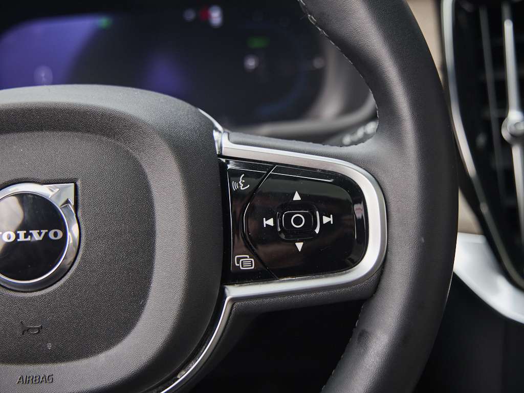 2025 Volvo XC90 Plug in!! Ultra Bright Theme + BOWERS AND WILKINS thumb 29