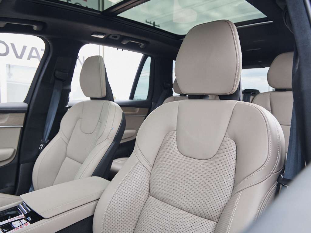 2025 Volvo XC90 Plug in!! Ultra Bright Theme + BOWERS AND WILKINS thumb 17