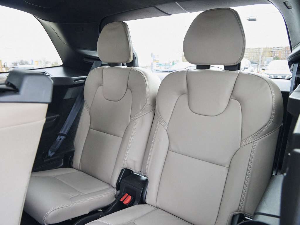 2025 Volvo XC90 Plug in!! Ultra Bright Theme + BOWERS AND WILKINS thumb 19