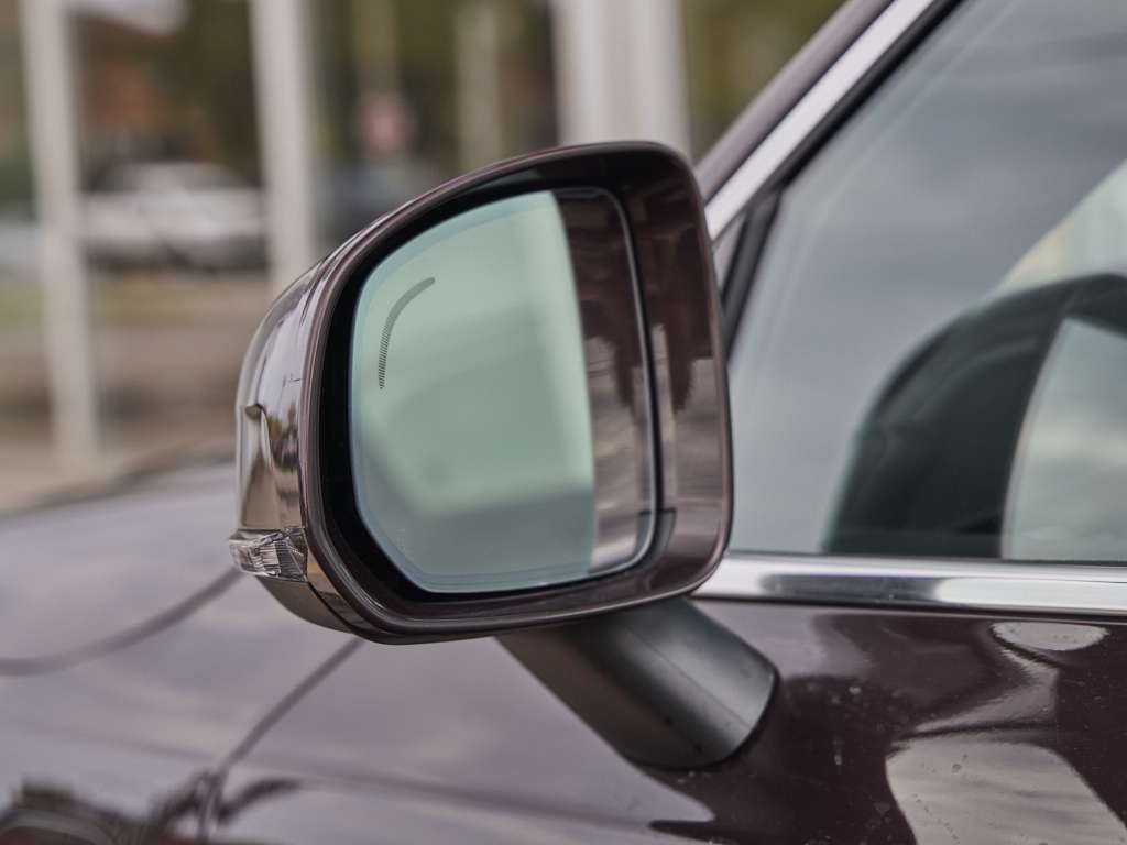 2025 Volvo XC90 Plug in!! Ultra Bright Theme + BOWERS AND WILKINS thumb 8