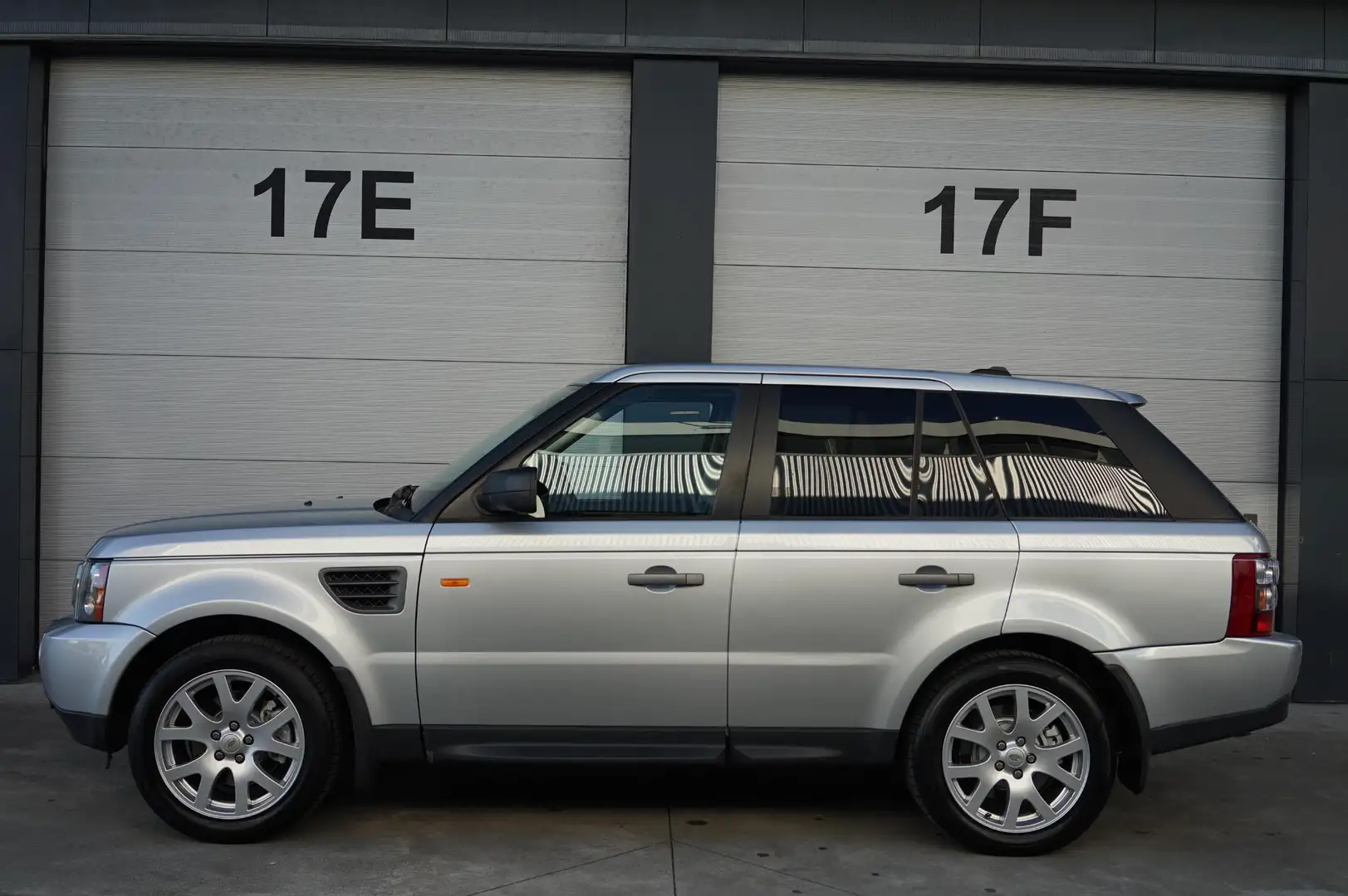 Land Rover Range Rover Sport 4.4 V8 HSE Grau - 1