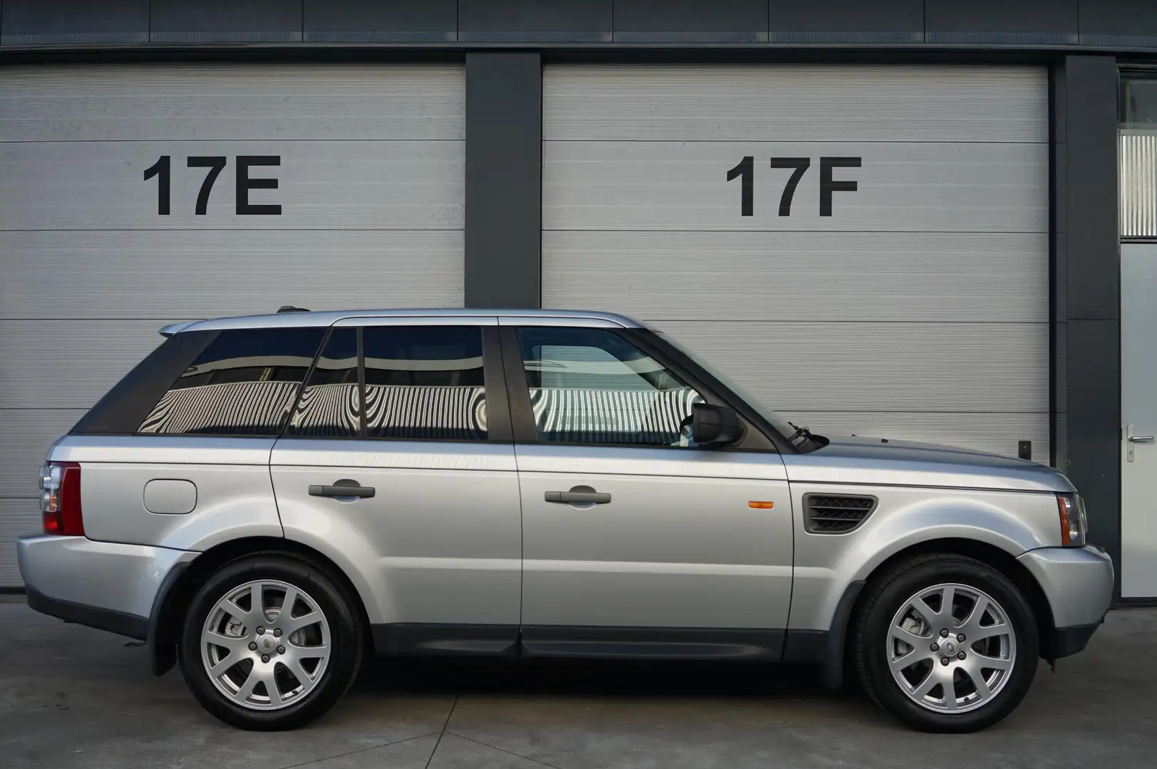 Land Rover Range Rover Sport 4.4 V8 HSE Grau - 2