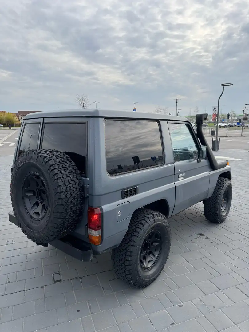 Toyota Land Cruiser Turbo LJ 70 2.4 TD Grau - 2