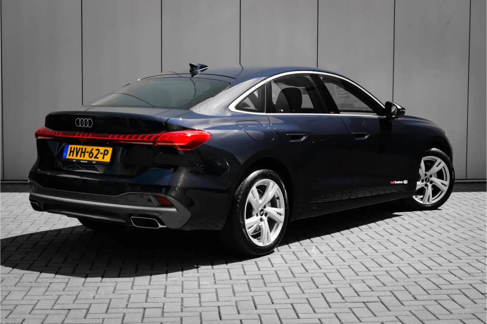 Audi A5 Limousine 35 TFSI Advanced Edition | First Edition Blauw - 2