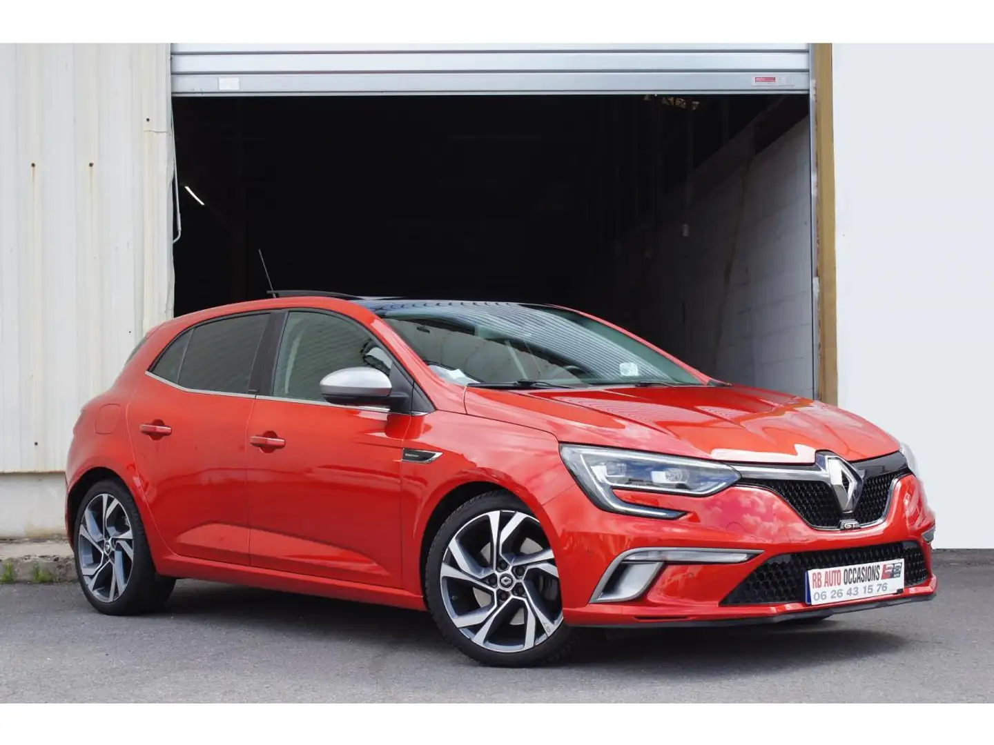 Renault Megane MEGANE IV GT 1.6 TCE 205cv EDC BERLINE + TOIT OUVR Rouge - 1