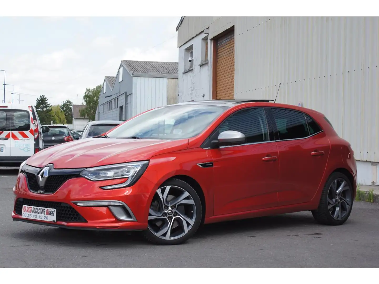 Renault Megane MEGANE IV GT 1.6 TCE 205cv EDC BERLINE + TOIT OUVR Rouge - 2