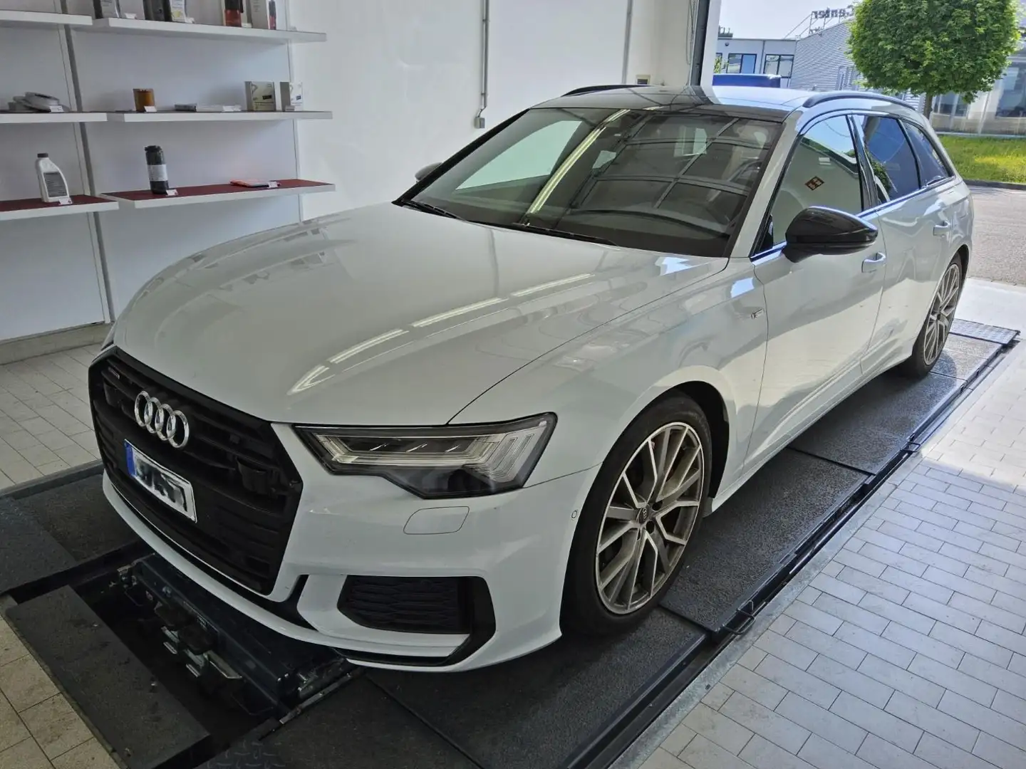 Audi A6 55 TFSI e quattro sport B&O Panorama Weiß - 2