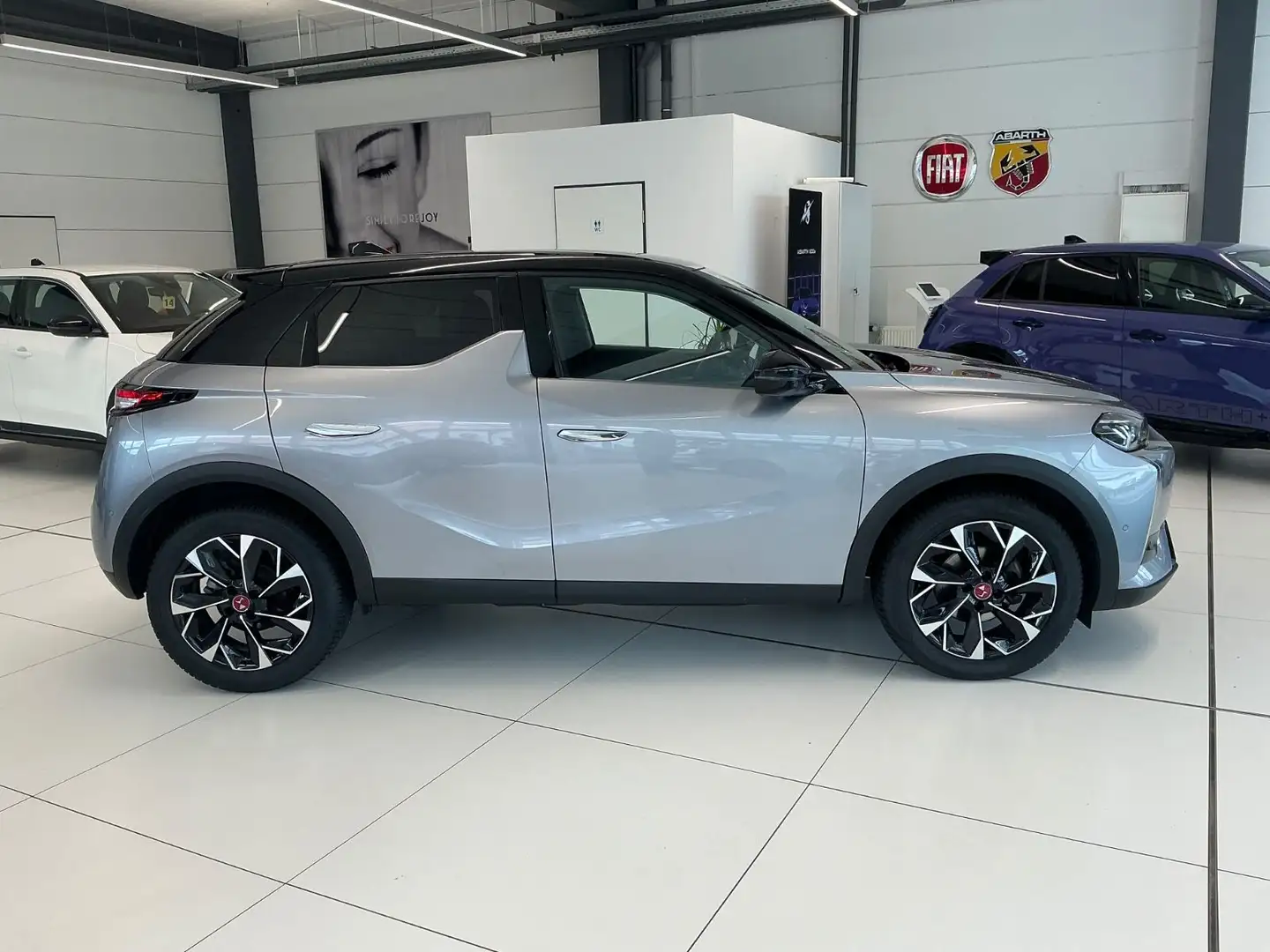 DS Automobiles DS 3 PureTech 130 Performance Line Autom. Grau - 2
