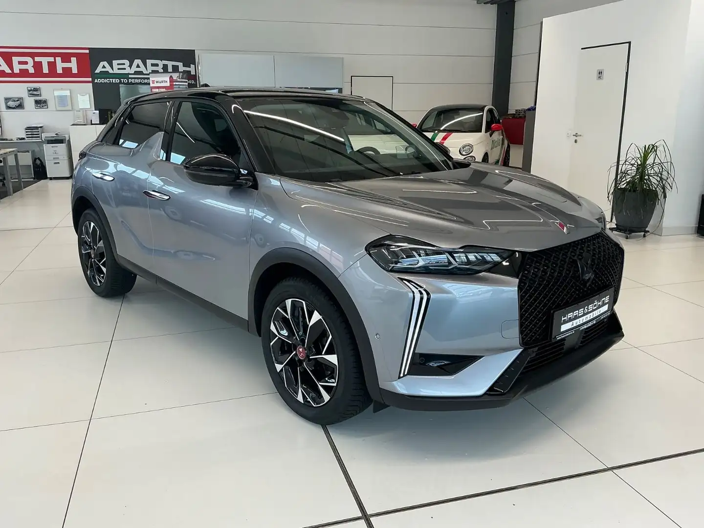 DS Automobiles DS 3 PureTech 130 Performance Line Autom. Grau - 1