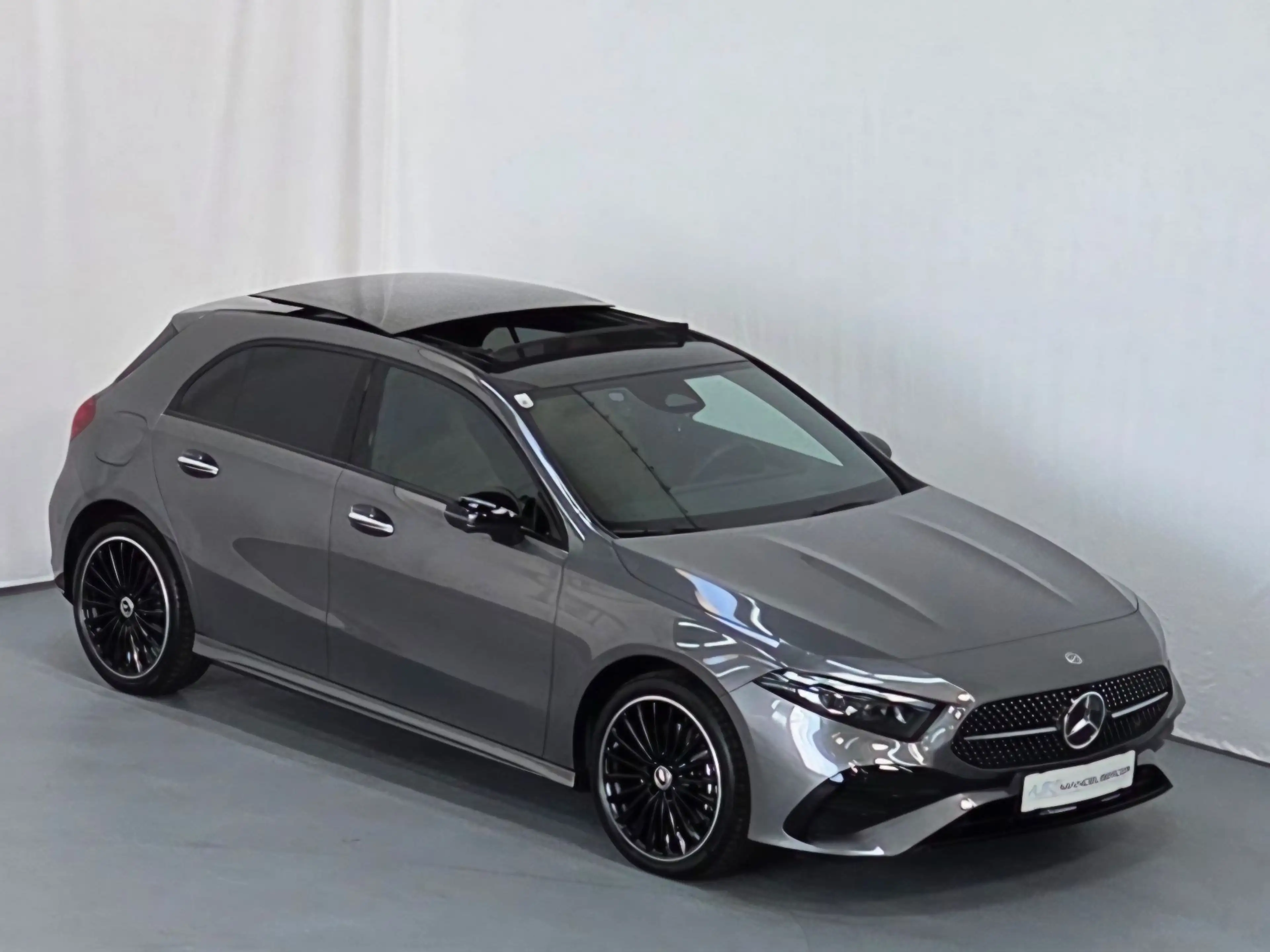 Mercedes-Benz A 250 A 250 e AMG Line mit Nightpaket PANO 360° Keyless — photo 3