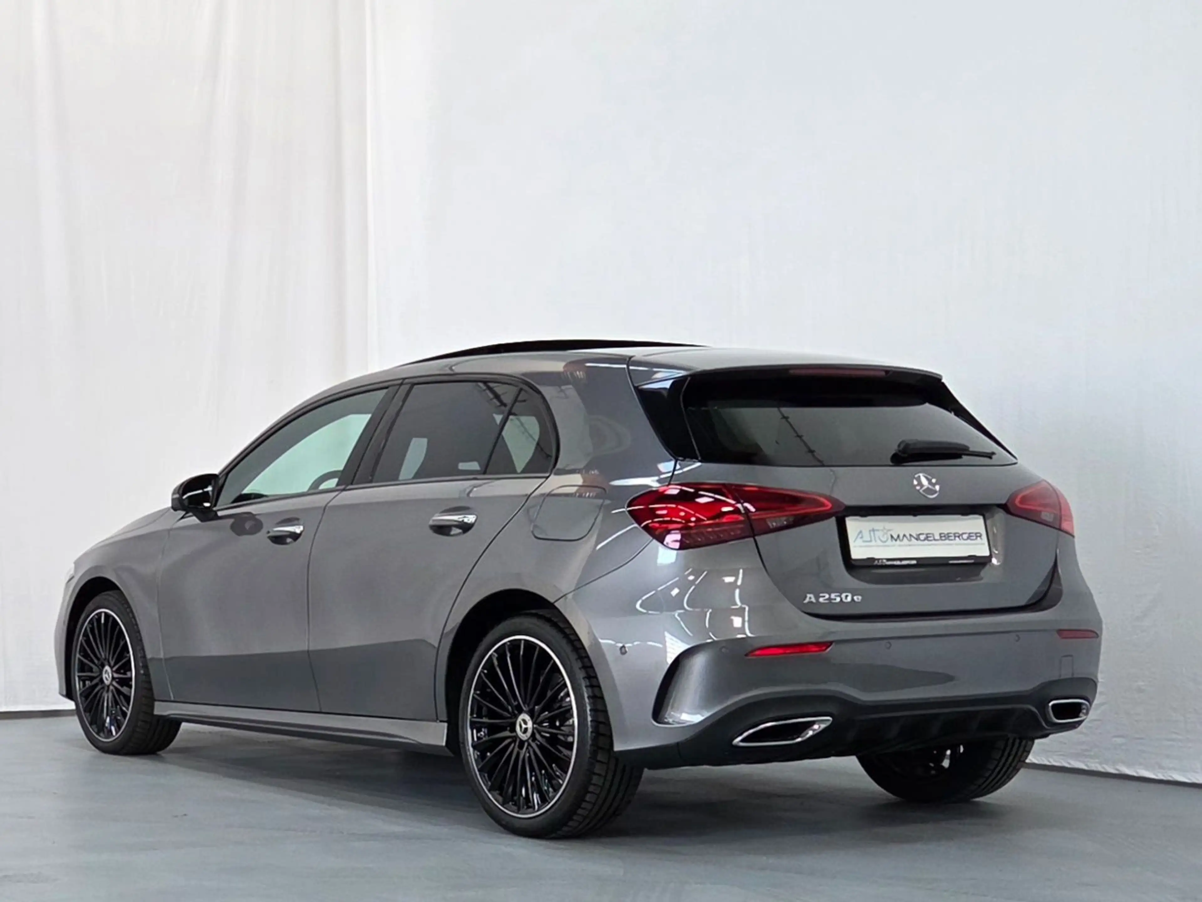 Mercedes-Benz A 250 A 250 e AMG Line mit Nightpaket PANO 360° Keyless — photo 5