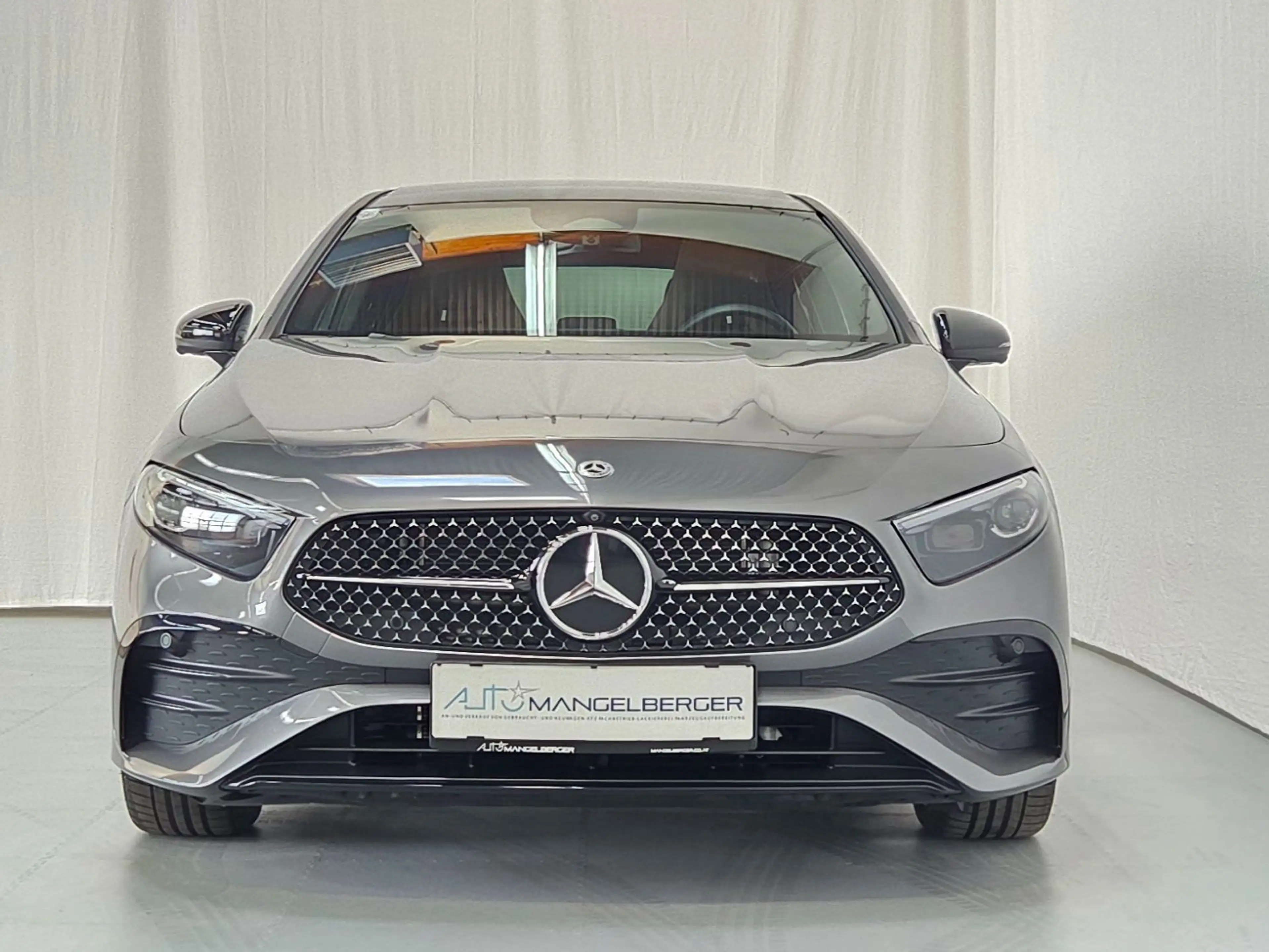 Mercedes-Benz A 250 A 250 e AMG Line mit Nightpaket PANO 360° Keyless — photo 4