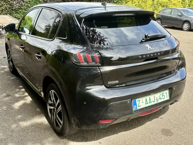 Peugeot 208 view 3