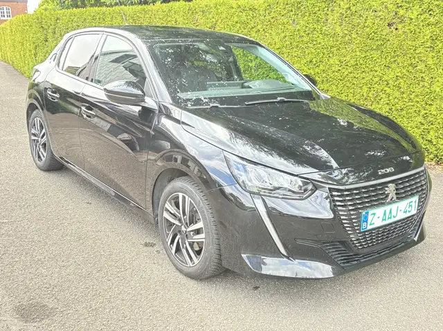 Peugeot 208 main image