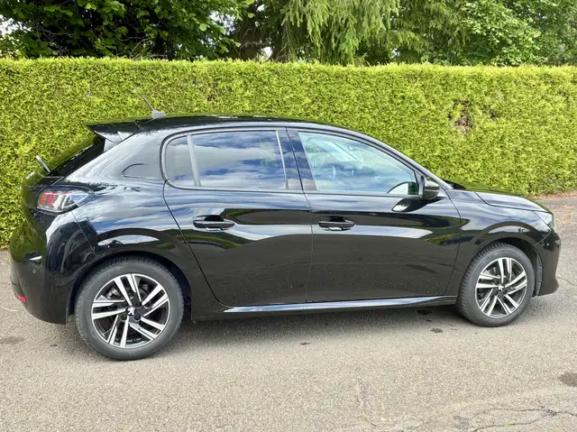 Peugeot 208 view 2