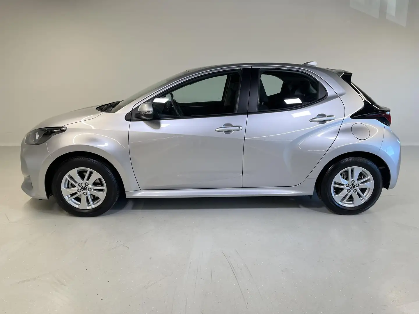 Mazda 2 Hybrid 1.5 Agile Gris - 2