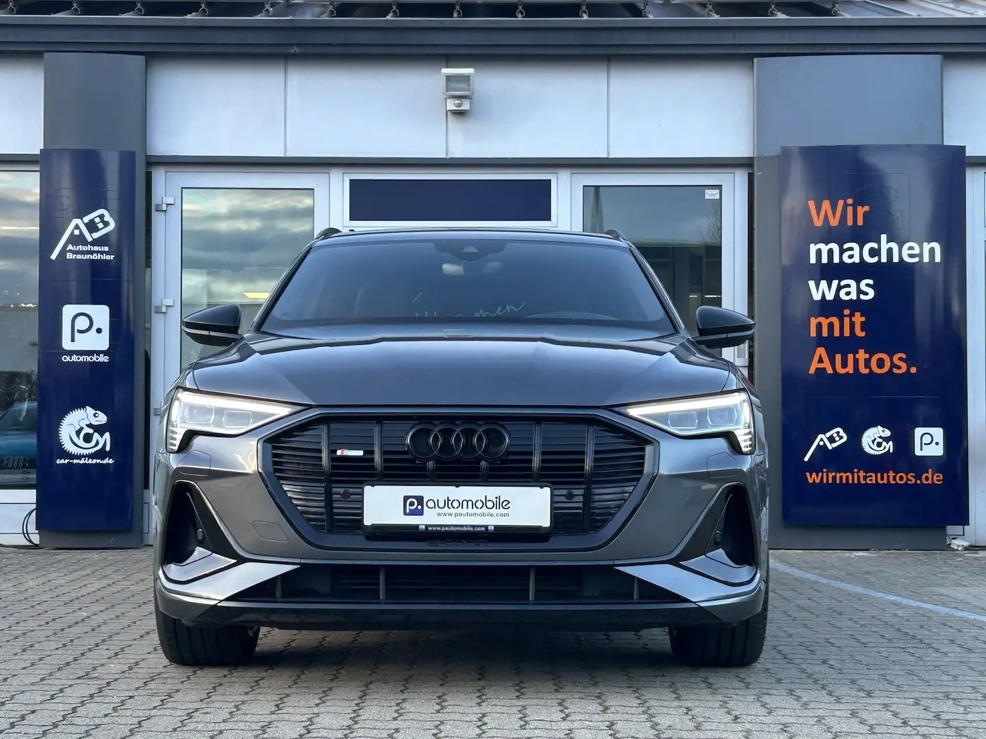 Audi e-tron 55 S line*Matrix*HUD*Kamera*Nachtsicht* Grijs - 1