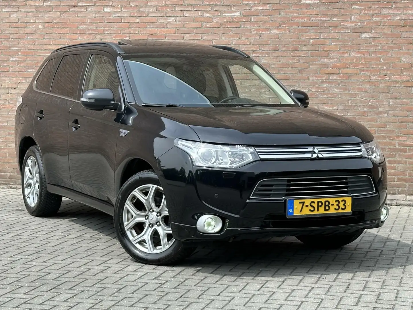 Mitsubishi Outlander 2.0 PHEV Instyle+ Leder - Schuifdak - Dealer Onder Negro - 2