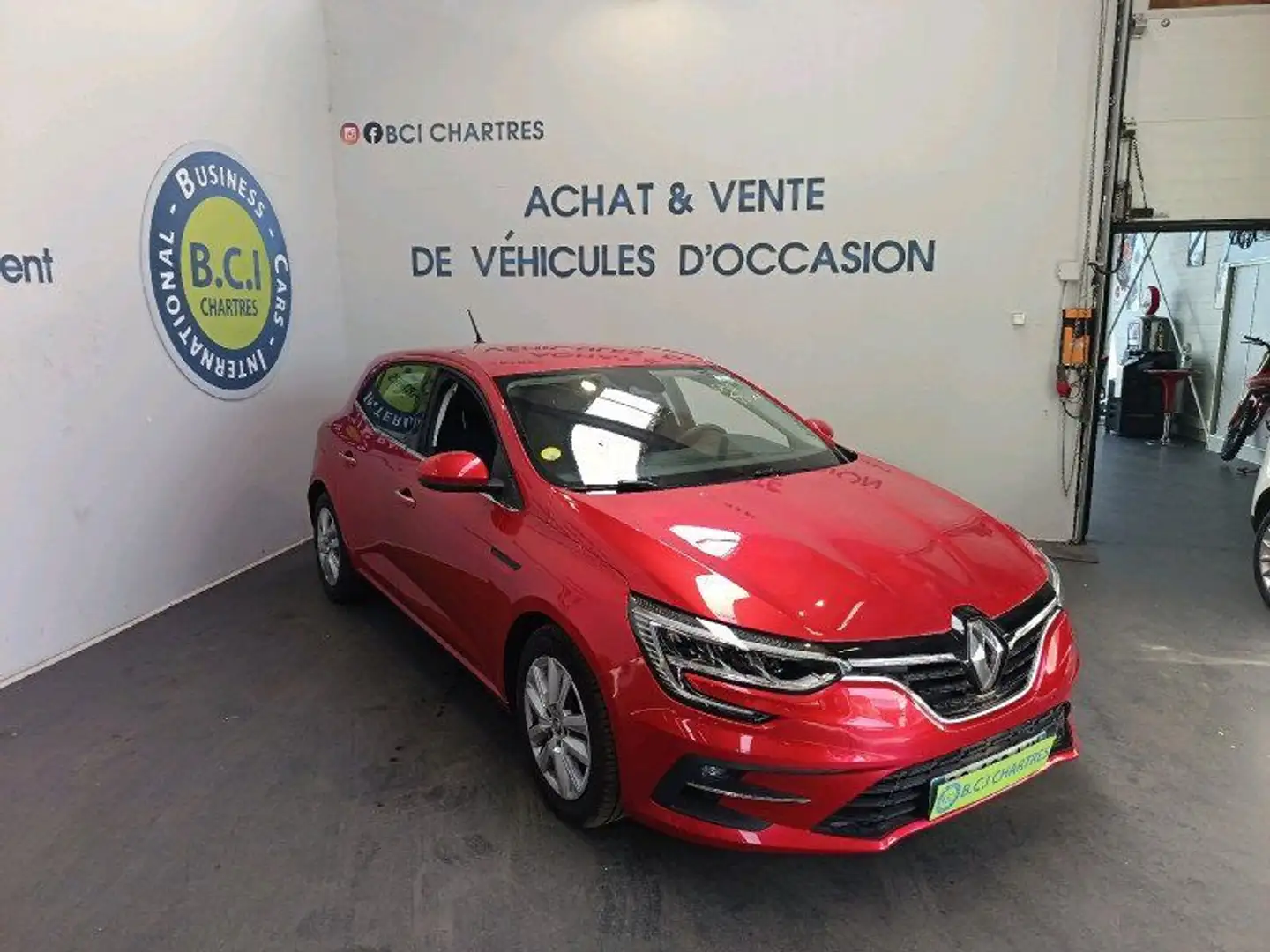 Renault Megane IV 1.5 BLUE DCI 115CH BUSINESS -21B Rouge - 2