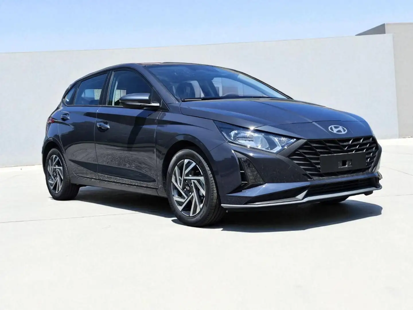 Hyundai i20 1.2 MPI MT Connectline MY'25 Grau - 1