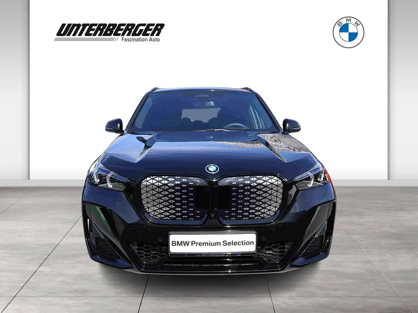 BMW iX1 xDrive30 M Sport Schwarz - 2