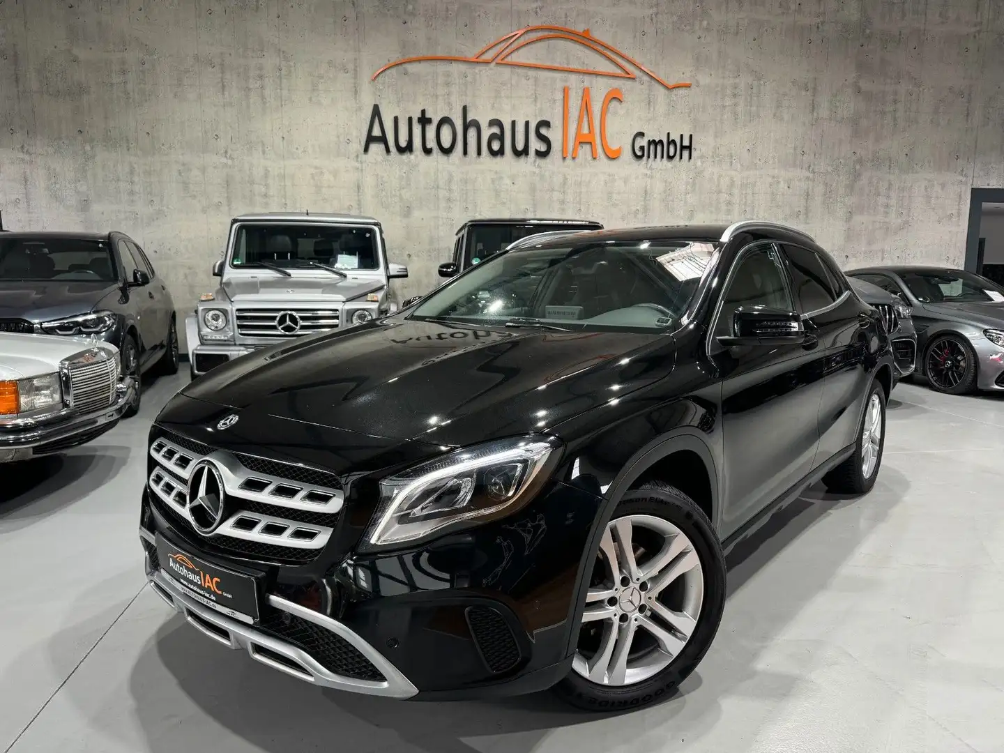 Mercedes-Benz GLA 220 /CDI/d/4Matic/LED/TEMPOMAT/RFK/SITZHEIZ Černá - 1
