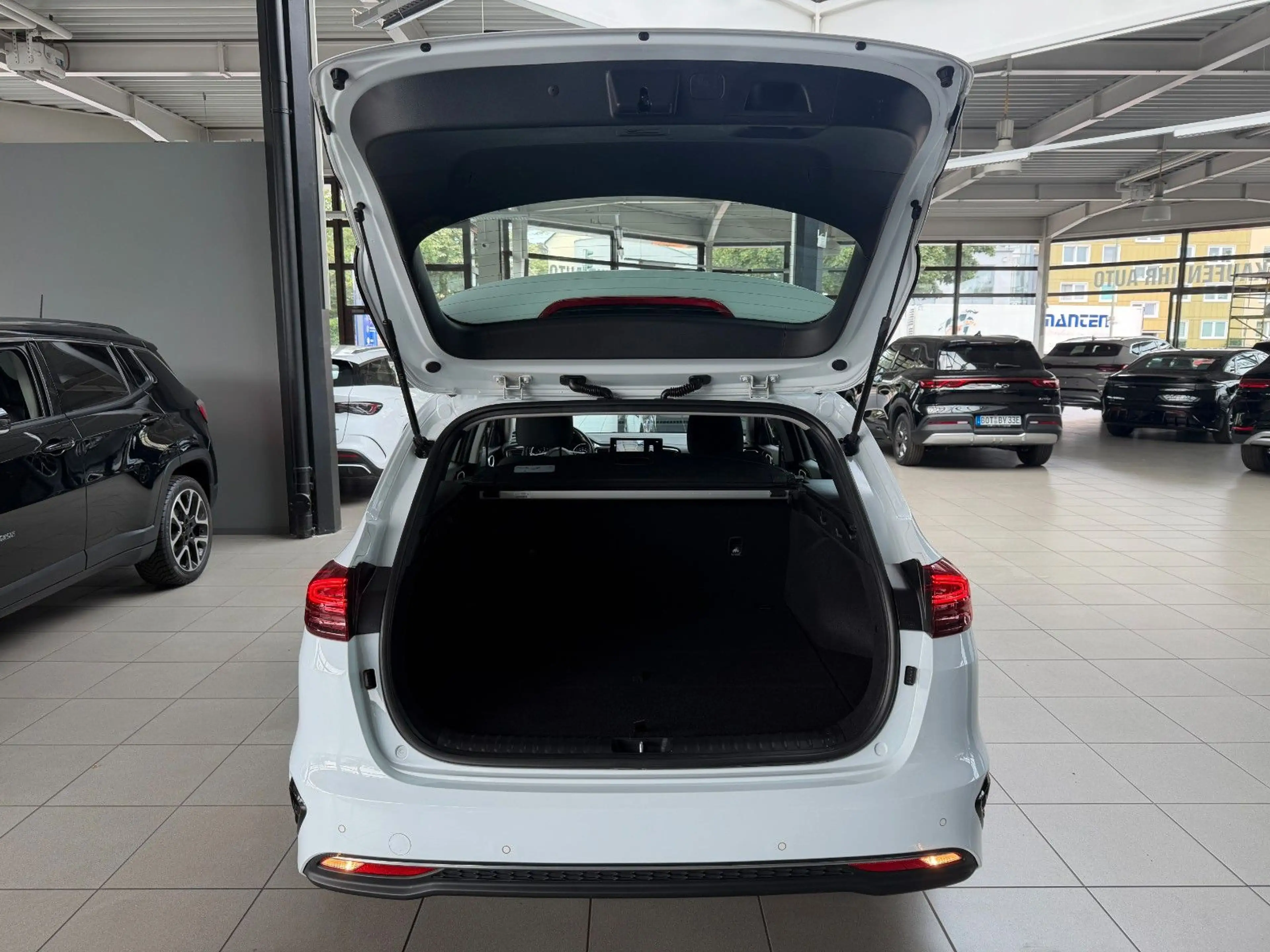 Kia Ceed SW / cee'd SW Spirit * Navi * SHZ * Kamera * — photo 8