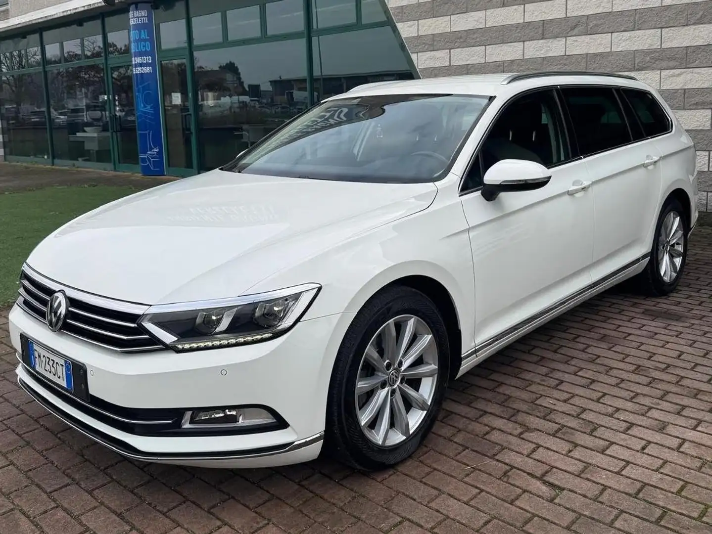 Volkswagen Passat Variant VIII 2017 2.0 tdi dsg Executive bluemotion tech. Bianco - 2