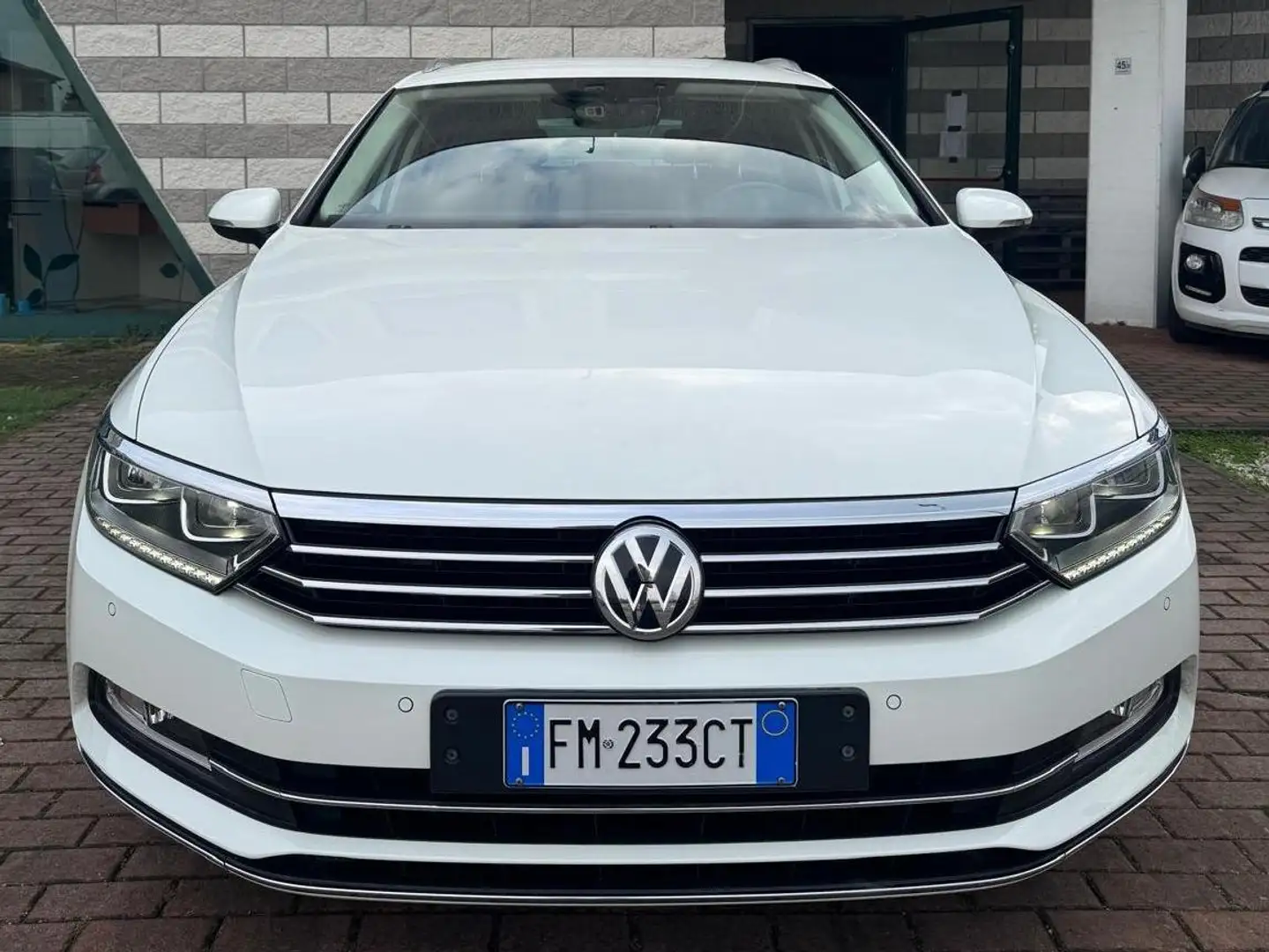 Volkswagen Passat Variant VIII 2017 2.0 tdi dsg Executive bluemotion tech. Bianco - 1
