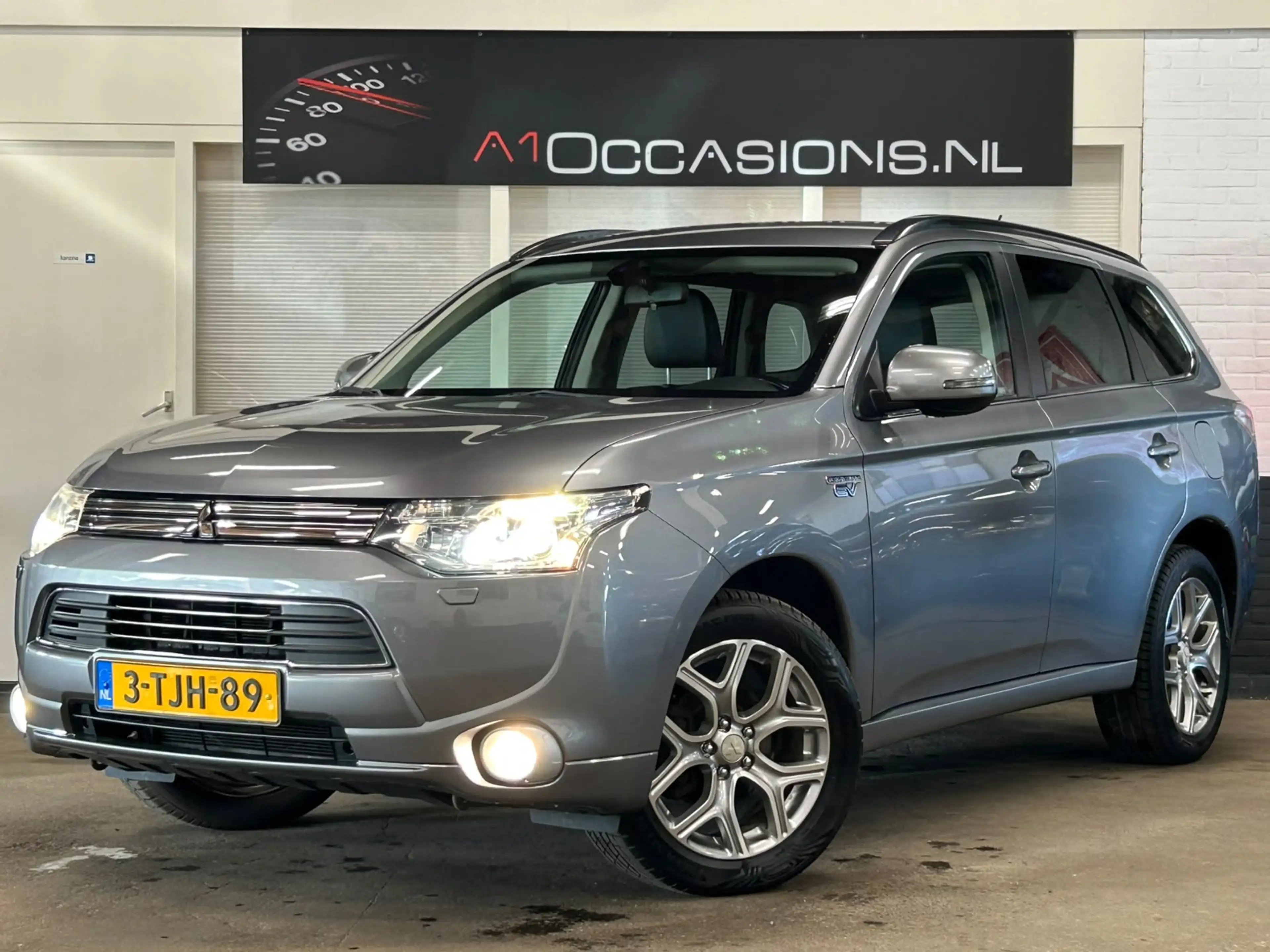 Mitsubishi Outlander 2.0 PHEV Intense + — photo 2