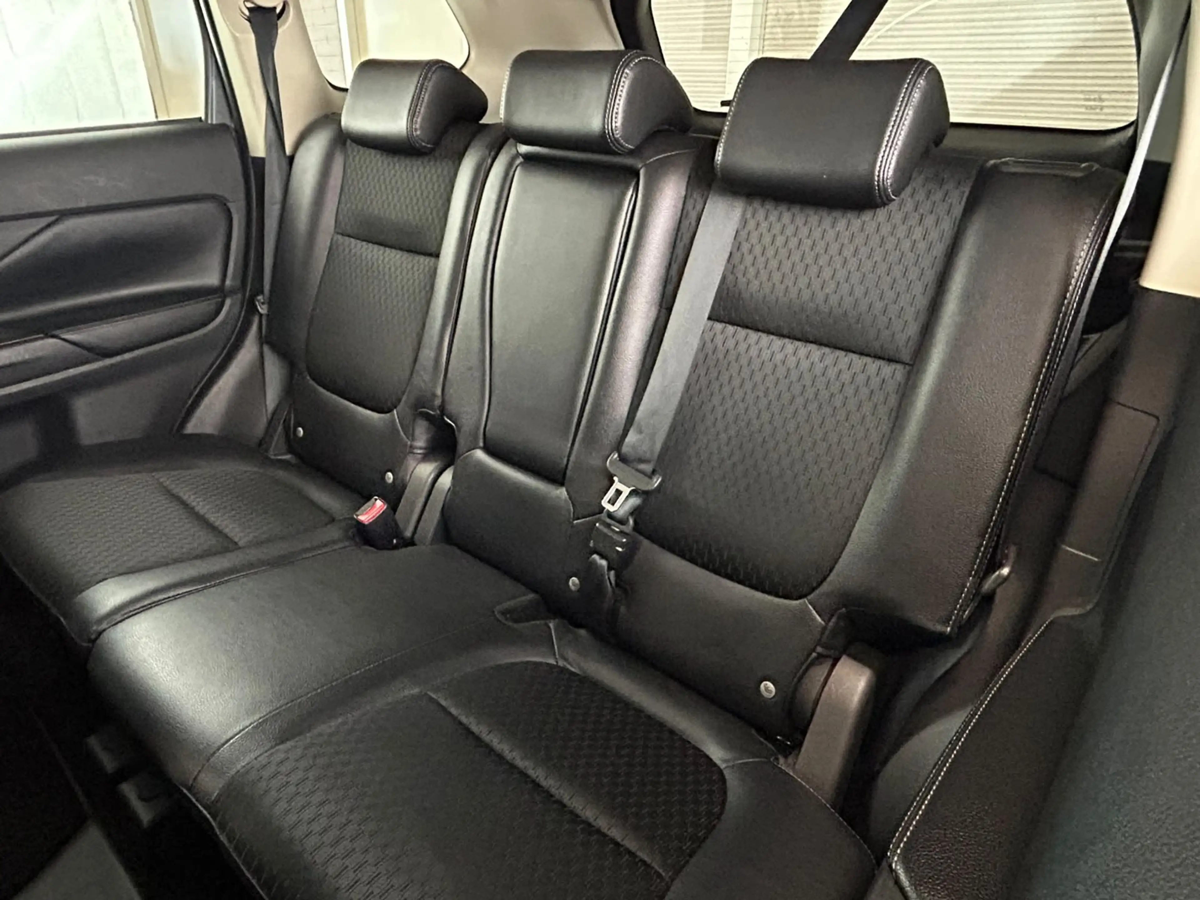 Mitsubishi Outlander 2.0 PHEV Intense + — photo 16