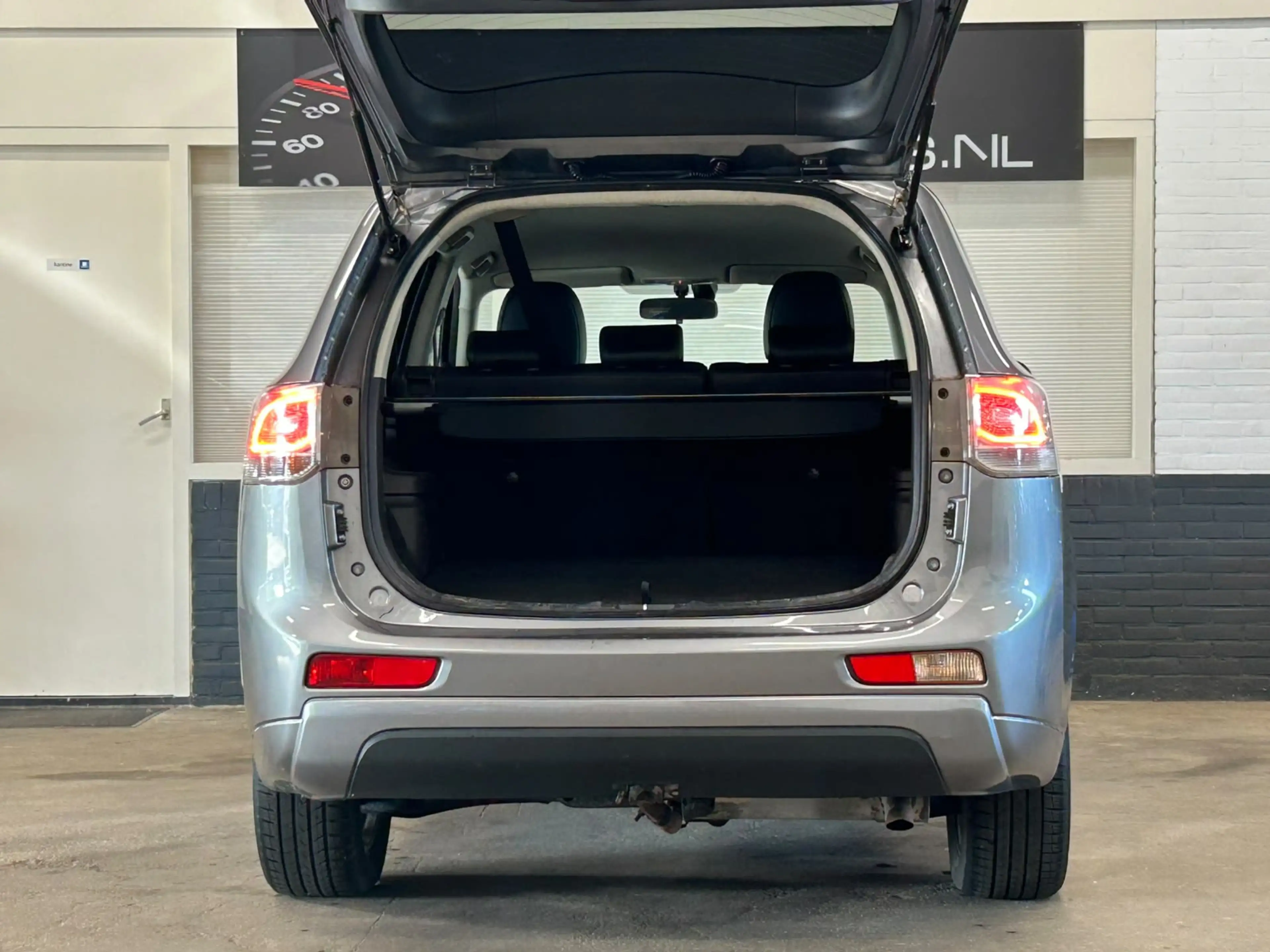 Mitsubishi Outlander 2.0 PHEV Intense + — photo 21