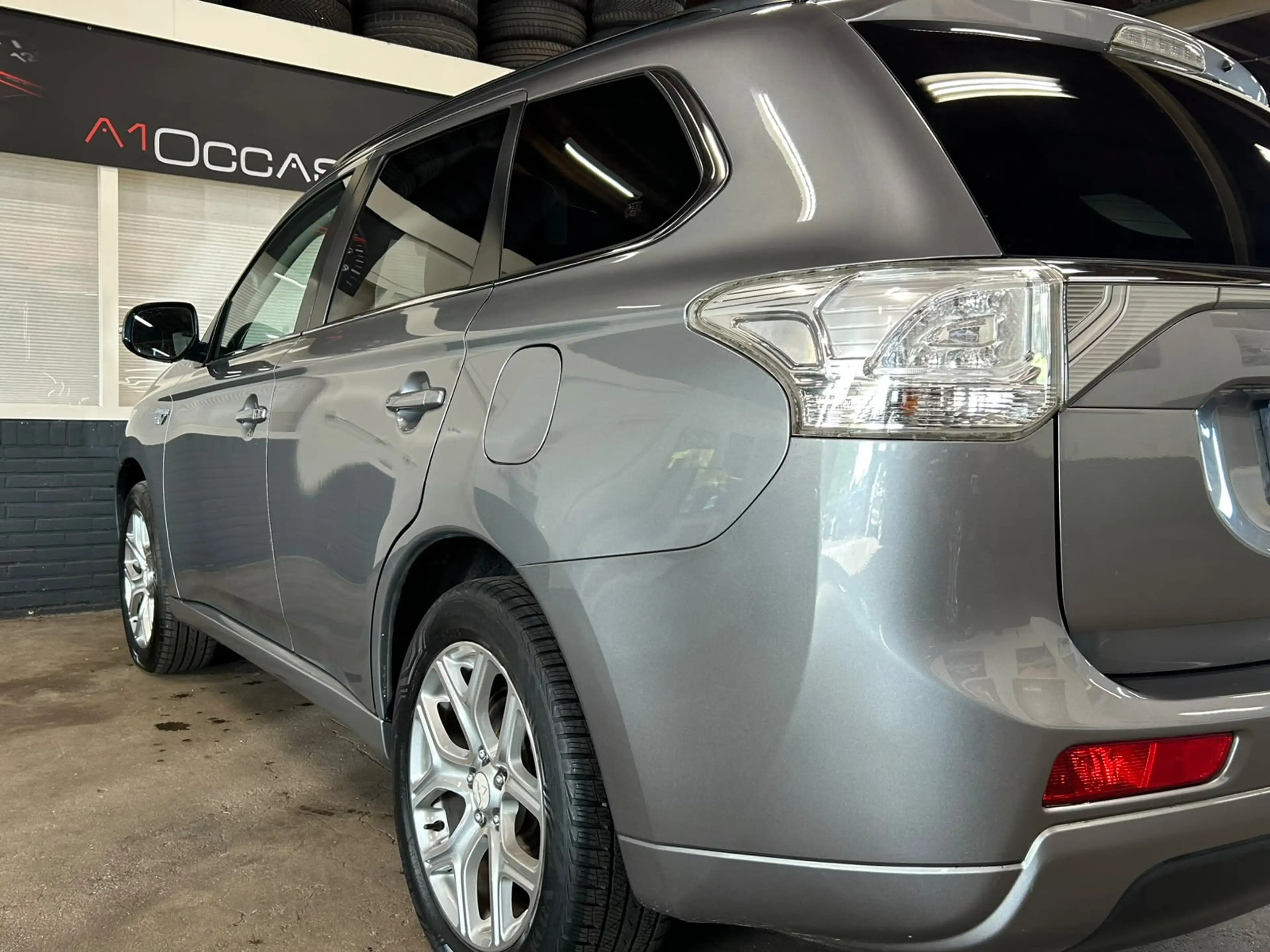 Mitsubishi Outlander 2.0 PHEV Intense + — photo 22