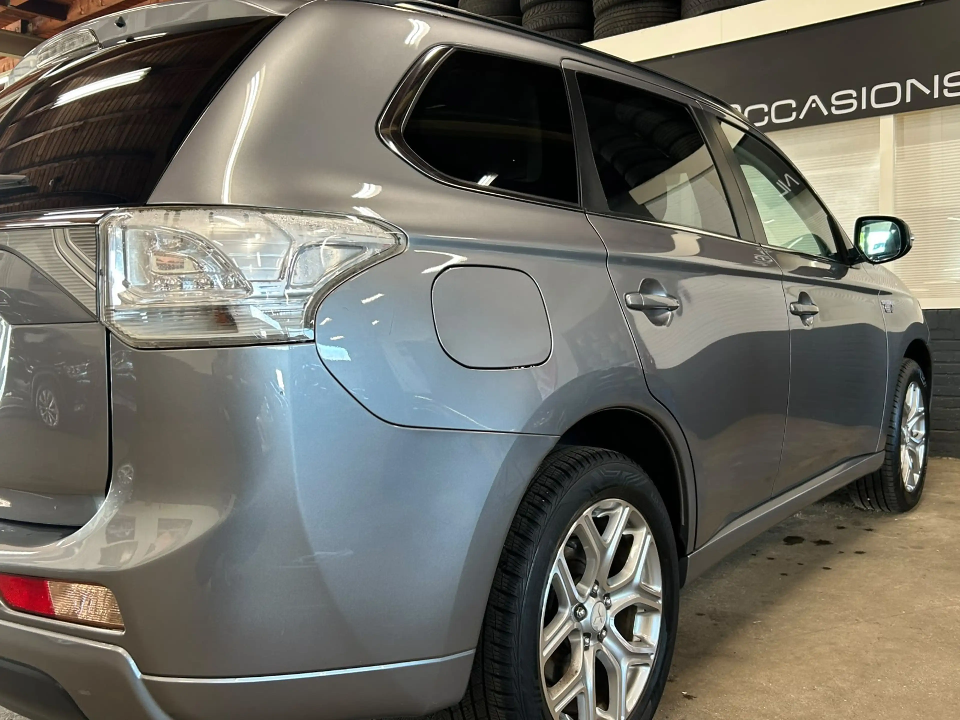 Mitsubishi Outlander 2.0 PHEV Intense + — photo 23
