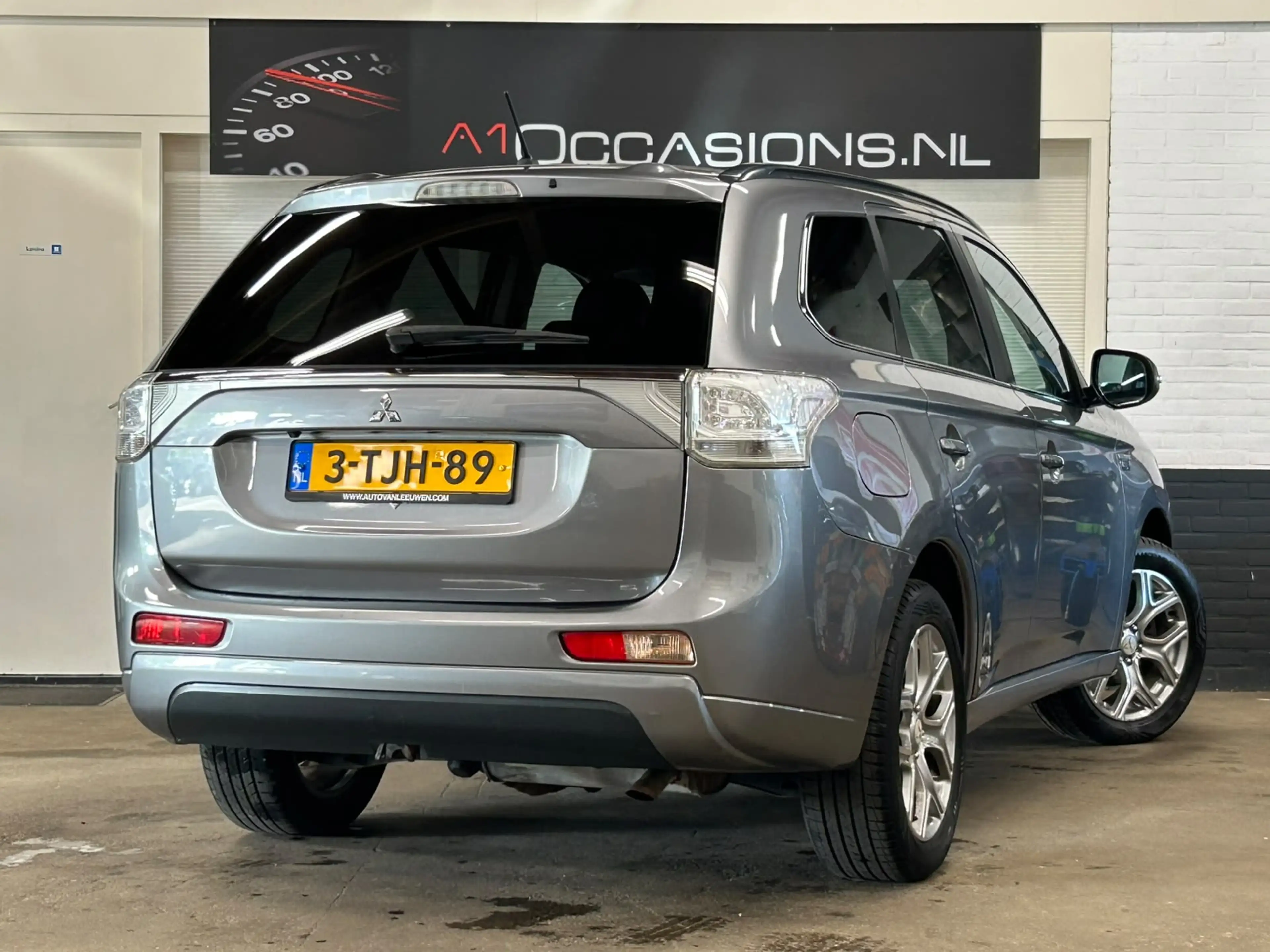 Mitsubishi Outlander 2.0 PHEV Intense + — photo 3