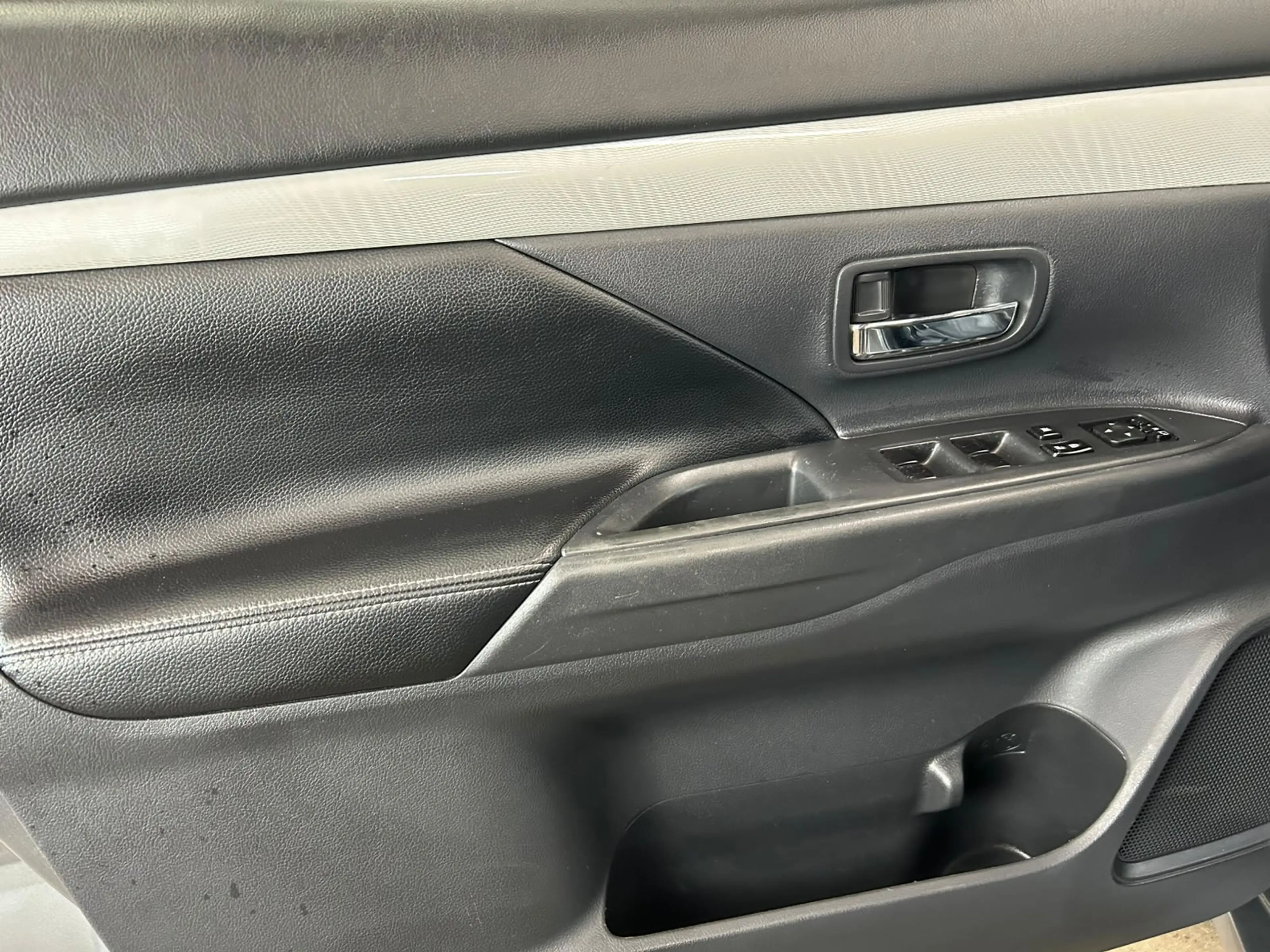 Mitsubishi Outlander 2.0 PHEV Intense + — photo 13